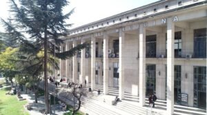 Frontis de la Facultad de Medicina de la Universidad de Chile