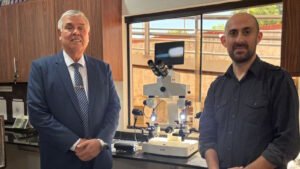 Microscopio de comparación balística instalado en ISEPOL para formación en criminalística