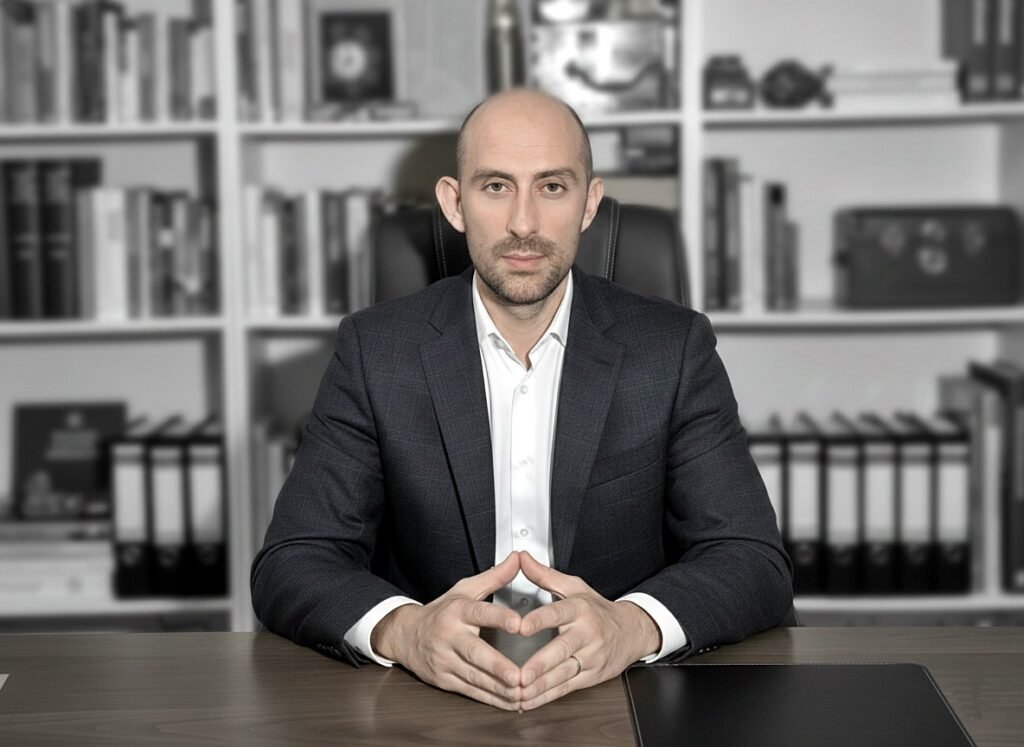 Héctor Casanova Oyarzún, Ingeniero en Balística y Perito Balístico